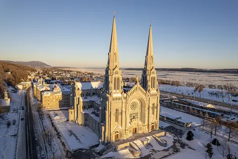 Sanctuaire Sainte-Anne-de-Beaupré, Sainte-Anne-de-Beaupré