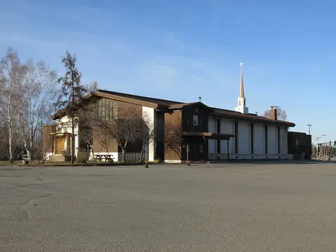Photo: RadioKAOS, CC BY-SA 3.0 Sacred Heart Cathedral, Fairbanks
