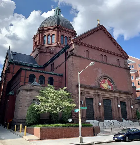 Photo: APK, CC BY-SA 4.0 Cathedral of Saint Matthew the Apostle, Washington