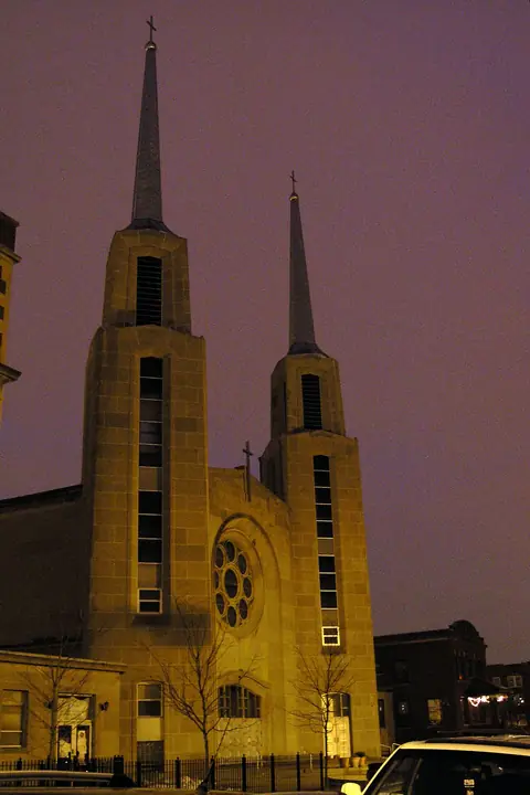 Photo: CGAphoto from Chicago, USA, CC BY 2.0 Our Lady of Mercy Parish, Chicago