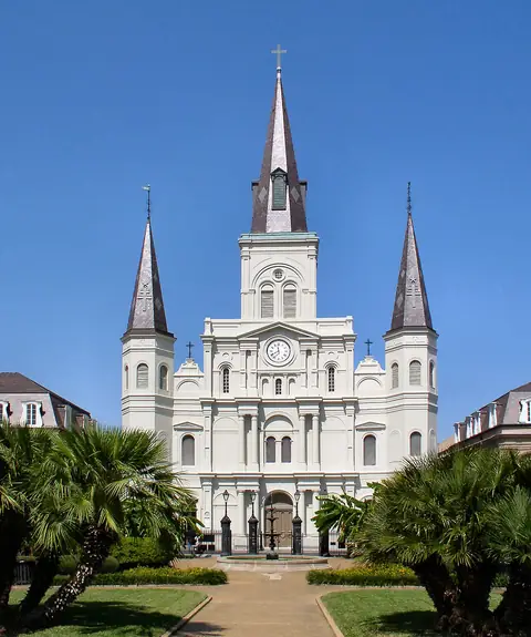 Photo: No machine-readable author provided. Krakers assumed (based on copyright claims). (Corrected by User:StAn), CC BY-SA 3.0 St. Louis Cathedral, New Orleans