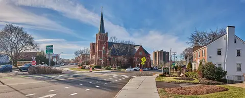 Photo: Chris Rycroft from Madison, Wisconsin, United States, CC BY 2.0 St. Agnes Church, Arlington