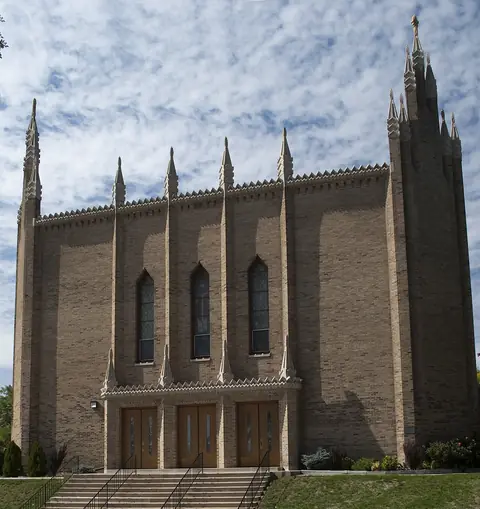 Photo: Andrew J Peterman, CC BY-SA 3.0 St. Leo the Great - St. Patrick Church, Racine
