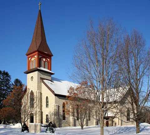 Photo: Jonathunder, CC BY-SA 3.0 Holy Trinity, Rollingstone