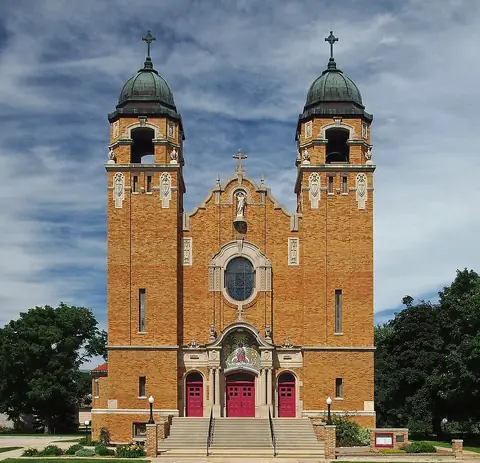 Photo: McGhiever, CC BY-SA 3.0 Sacred Heart, Heron Lake