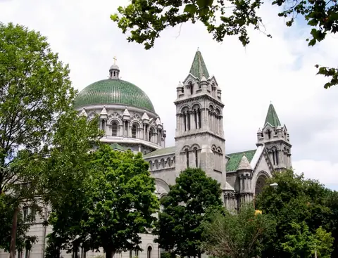 Photo: Colin.faulkingham at English Wikipedia, Public domain Cathedral Basilica of Saint Louis, St. Louis