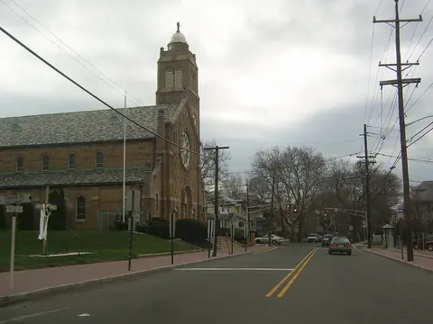 Photo: Dougtone, CC BY-SA 2.0 St. Joseph Parish, Bogota