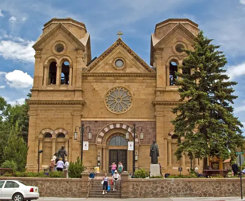 Photo: John Fowler from Placitas, NM, USA, CC BY 2.0 Cathedral Basilica of St. Francis of Assisi, Santa Fe