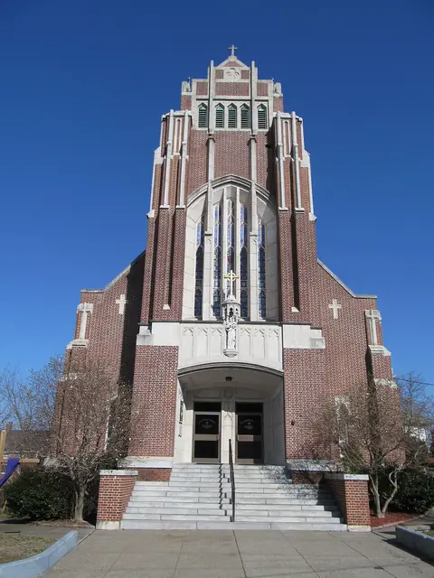 Photo: John Phelan, CC BY-SA 3.0 St. Joseph, Central Falls