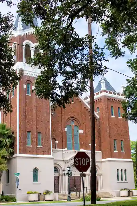 Photo: D. Barlow, CC BY-SA 3.0 All Saints Catholic Church, Houston