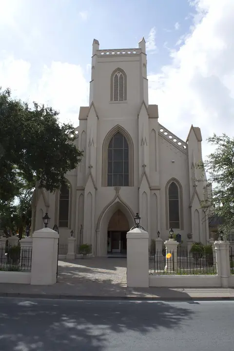 Photo: 25or6to4, CC BY-SA 3.0 Immaculate Conception Cathedral, Brownsville