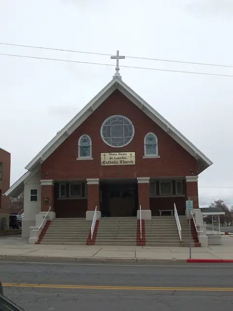 Photo: Tricia Simpson, CC BY-SA 3.0 Notre Dame de Lourdes Catholic Church, Price